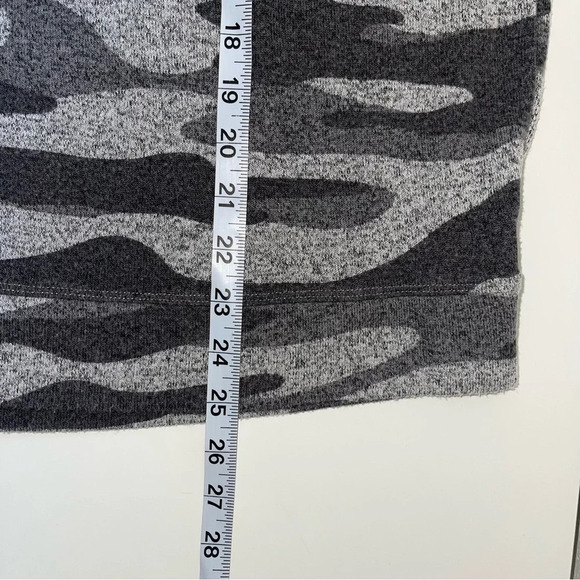 Maurices Gray Camo Brushed Straight Hem Pullover Plush Top Medium Women’s - Picture 8 of 11